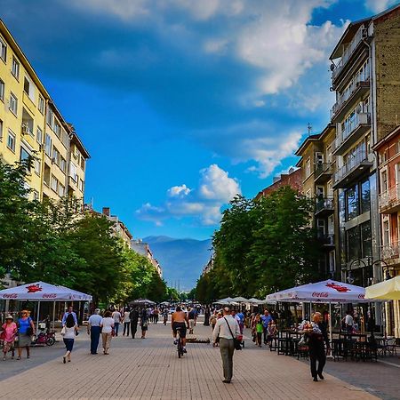 Апартаменты 10 Seconds Away From The Main Street, Free Secured Parking София Экстерьер фото