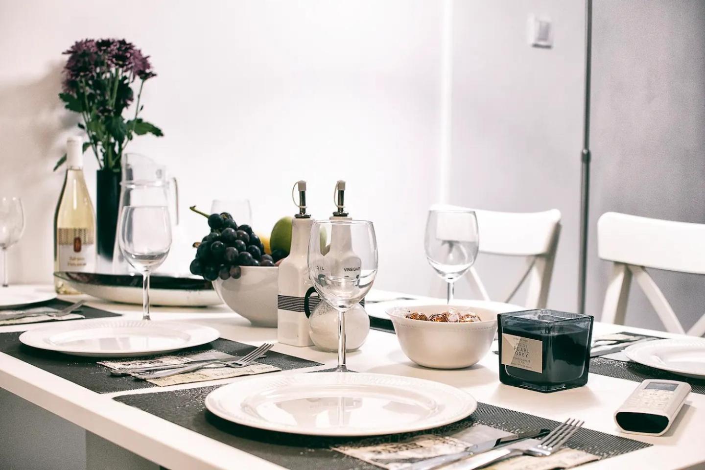 Апартаменты 10 Seconds Away From The Main Street, Free Secured Parking София Экстерьер фото