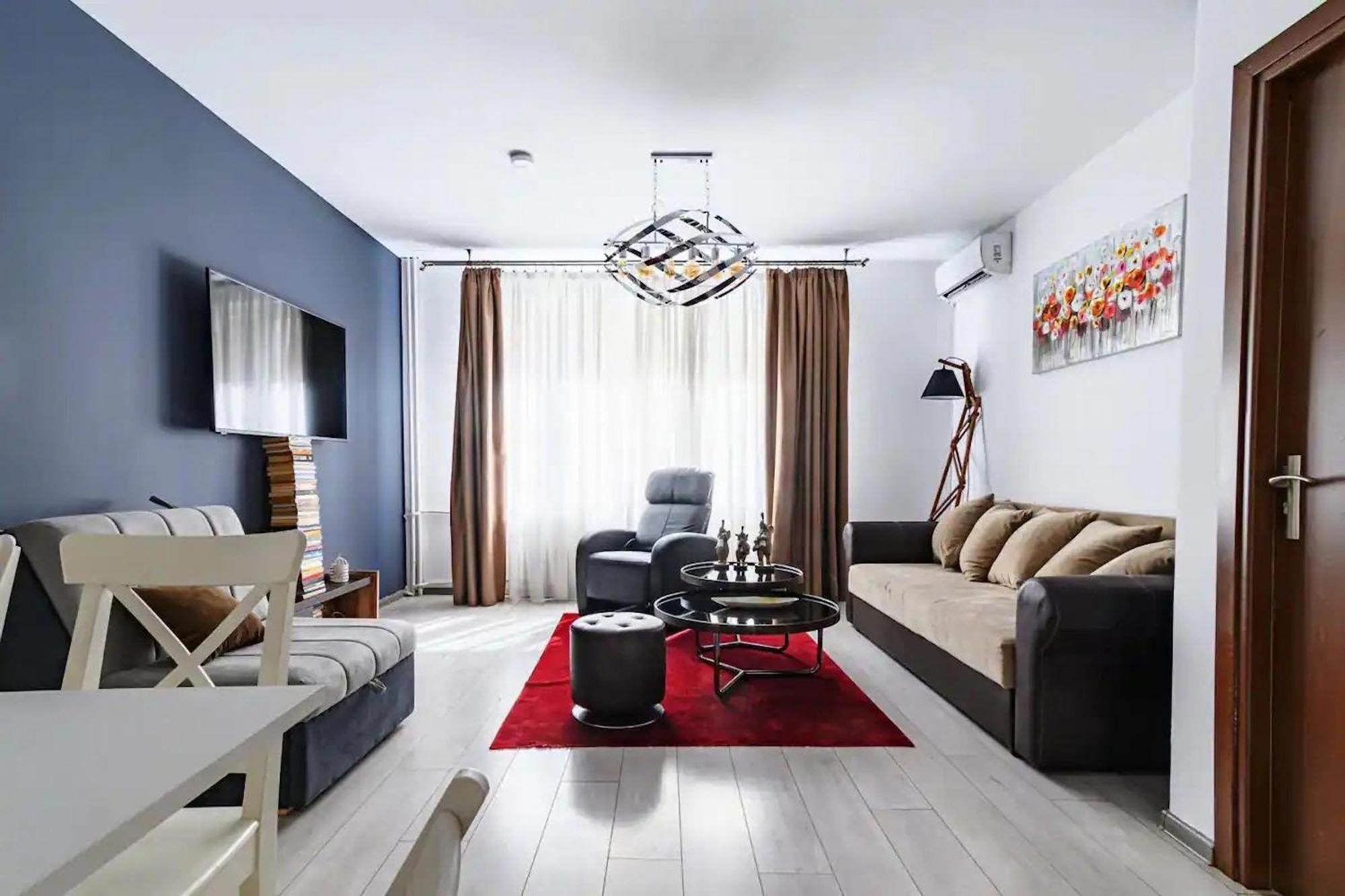 Апартаменты 10 Seconds Away From The Main Street, Free Secured Parking София Экстерьер фото